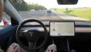 عميل مستاء يجبر "تسلا" على قرار "قاس" بأمر المحكمة