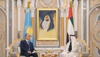 الشيخ محمد بن زايد آل نهيان يستقبل توكاييف في لقاء سابق