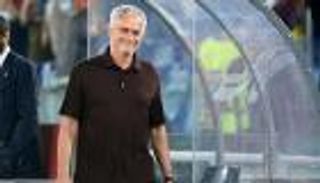 "مدرب الجميع".. ألبوم صور يقود مورينيو للعمل في يورو 2024 (فيديو)