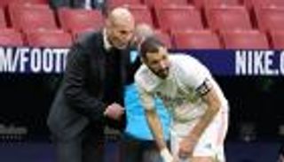 "نسيت أنه مدربي".. بنزيما يكشف تفاصيل علاقته بزيدان