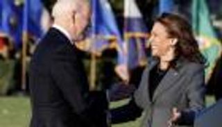 بايدن‬⁩ وهاريس.. خلافات تشتد وتقترب من العداء