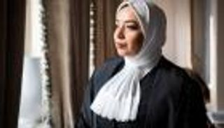 سلطانة تافادار.. أول محامية محجبة تحصل على لقب مستشارة ملكة إنجلترا