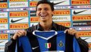 قصة صفقة.. فضيحة "الكالتشيوبولي" تنقل إبراهيموفيتش إلى إنتر ميلان