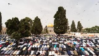 صلاة الجمعة في المسجد الأقصى