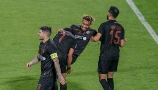 الشباب ضد مومباي سيتي