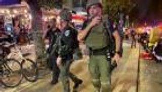 1000 شرطي إسرائيلي يتعقبون منفذ هجوم تل أبيب