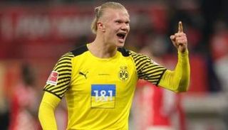 إيرلينج هالاند مهاجم بروسيا دورتموند