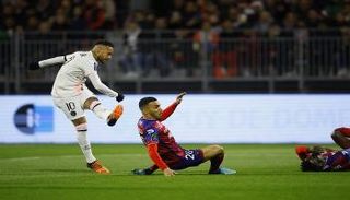 باريس سان جيرمان وكليرمون فوت