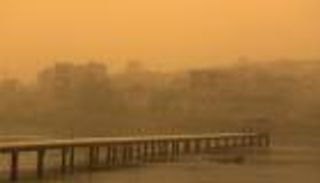 عاصفة رملية تجتاح العراق.. وحالات اختناق في المستشفيات (صور)