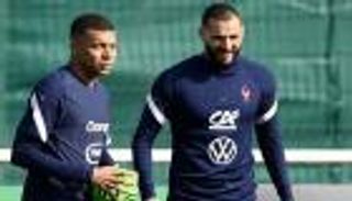 أنشيلوتي يوضح.. هل تتأثر مكانة بنزيما بسبب مبابي وهالاند؟