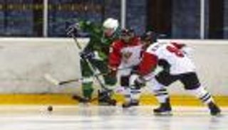 ملك الأرقام القياسية.. منتخب الإمارات يصنع الحدث في مونديال هوكي الجليد