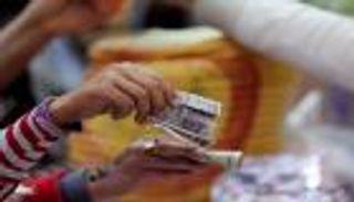 التضخم يقسو على المصريين في "شهر الحرب".. اشتعال أسعار اللحوم والألبان