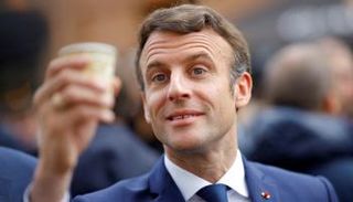 الرئيس الفرنسي المنتهية ولايته إيمانويل ماكرون- رويترز