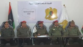 أعضاء الجيش الليبي باللجنة العسكرية أثناء تلاوة بيان المطالب الأربعة 