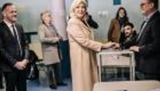 ماري لوبان تصوت بـ"المعقل الصغير" وتهرع إلى باريس 