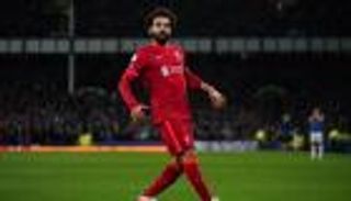 مستعينا بصديق.. أسطورة ليفربول يحذر محمد صلاح من الرحيل