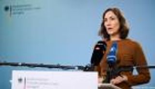 وزيرة الأسرة الألمانية تترك منصبها.. "العطلة المشؤومة" 