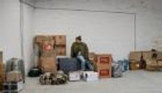 شبكات سرية ومتطوعون.. كيف تصل الأسلحة والمساعدات لكييف؟