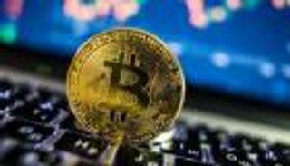 هبوط عنيف يضرب العملات الرقمية.. بيتكوين تنخفض 5.3 %