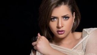 منى فاروق 