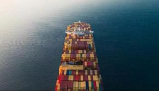 السفر على متن سفينة شحن