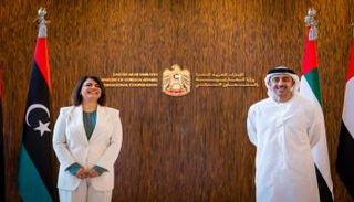 لقاء سابق بين الشيخ عبدالله بن زايد آل نهيان ونجلاء المنقوش