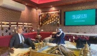 مولوي خلال لقائه بخاري في بيروت