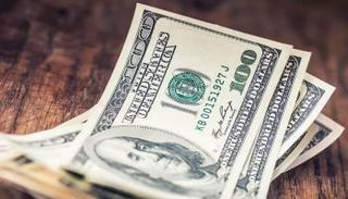 الدولار يواجه أصعب تحد في تاريخه