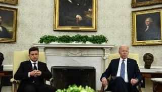 بايدن وزيلينسكي في لقاء سابق