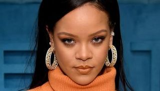  نجمة الموسيقى والموضة ريهانا