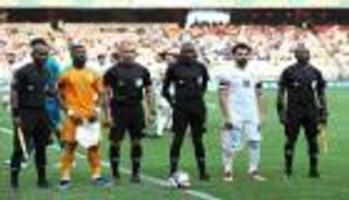 دوري أبطال أفريقيا.. ما حقيقة القبض على حكم مباراة الأهلي والرجاء؟