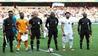 أوليفييه سافاري برفقة جون جاك ندالا