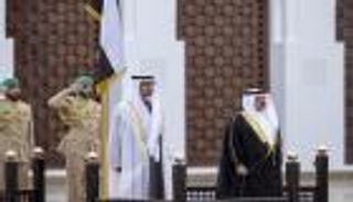 محمد بن زايد يناقش مع عاهل البحرين دعم العمل الخليجي المشترك