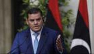 الدبيبة والموظفون الـ27.. "حرب دبلوماسية" أم "شراء ولاءات"؟