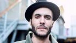 "أنا مش بائس".. أمير عيد في ورطة بسبب"مدرسة المشاغبين"