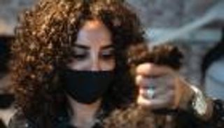 ثورة الشعر "الكيرلي".. معايير جديدة للجمال في مصر (صور)