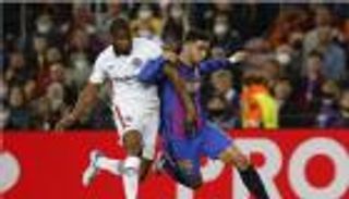 الدوري الأوروبي.. سقوط مدو لبرشلونة ضد آينتراخت فرانكفورت