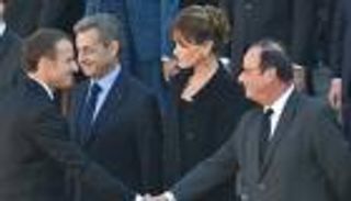 بعد ساركوزي.. فرانسوا هولاند يدعم التصويت لماكرون