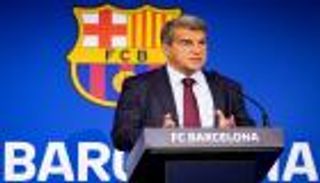 بسبب خيانة الجماهير.. قرار صارم في برشلونة بعد فضيحة فرانكفورت