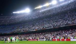 جمهور فرانكفورت في كامب نو