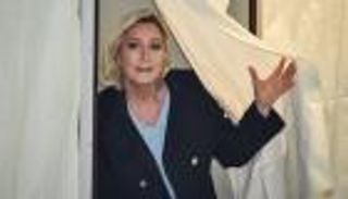 الرئيسة المحتملة.. ألغام تنتظر "لوبان" في الإليزيه