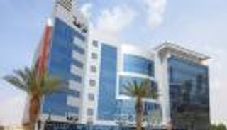 سيارة فارهة وفساد بالملايين.. السعودية توقف طيارا متقاعدا برتبة لواء