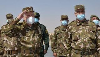 قائد الجيش الجزائري في منطقة برج باجي مختار جنوبي البلاد