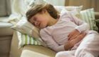 آلام المعدة في رمضان.. كيف تتعامل معها ومتى تزور الطبيب؟