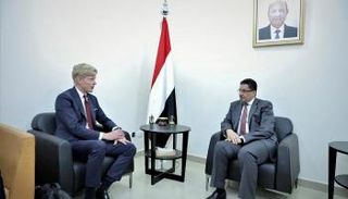 وزير الخارجية اليمني والمبعوث الأممي خلال اللقاء