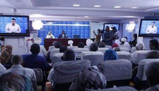 جانب من حفل التوقيع 