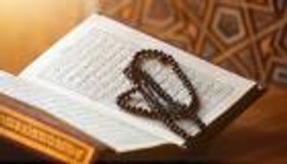 من الصحابي الذي ذكر اسمه في القرآن؟