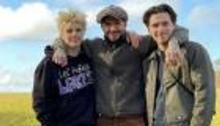 عطلة خطيرة.. اللون الأحمر يورط ديفيد بيكهام مع أسماك القرش (صور)