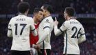 بعد وفاة مولوده.. جماهير ليفربول تفاجئ كريستيانو رونالدو في الديربي