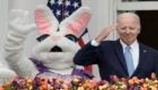 "أرنب الفصح" يحمي بايدن من "الهفوات"
